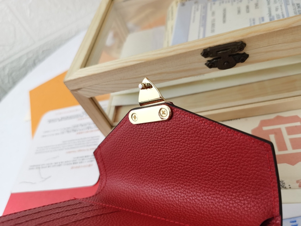 LVコピーウォレット着用イメージ